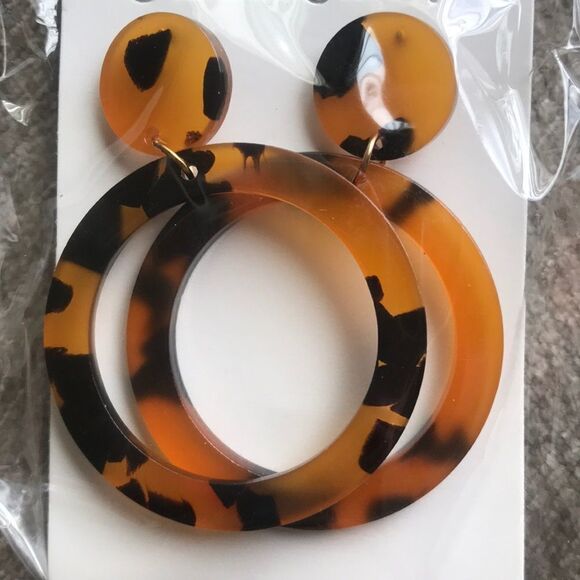 ✨ Acrylic Statement Tortoise Hoop Earrings✨ - Picture 8 of 8